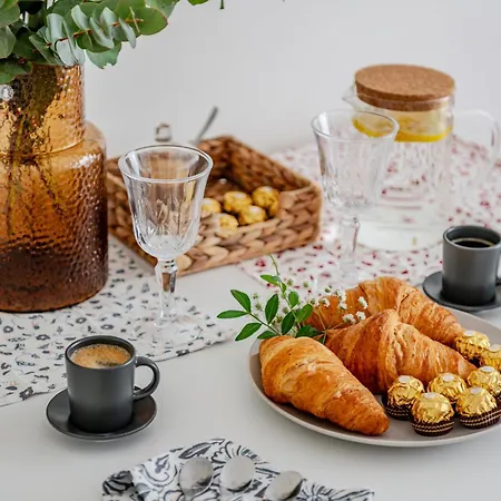 Powoli:komfortowe, Jasne,klima Apartman Varsó